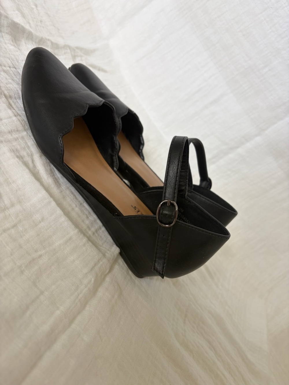 Seychelles Black Scalloped Pointed-Toe Mary Janes - Picture 4 of 6